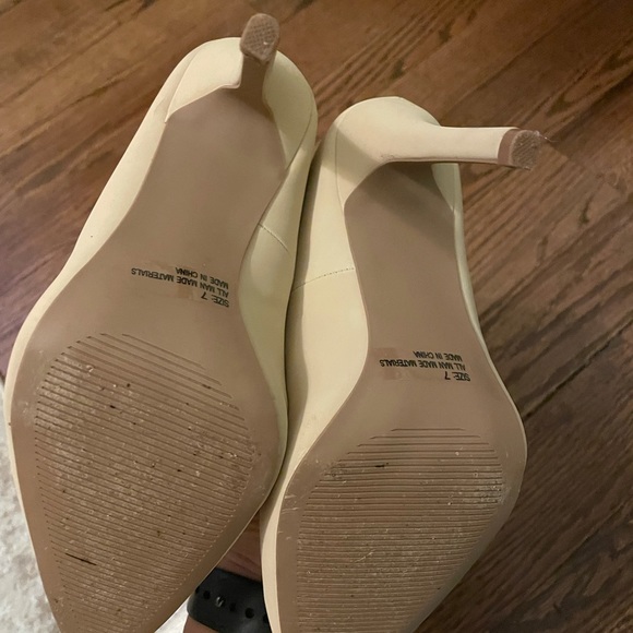 Size 7 shoes - Picture 5 of 5